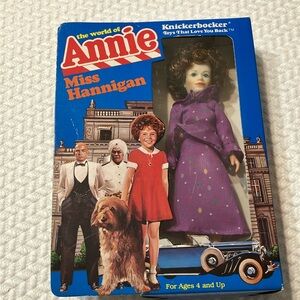 Vintage The World Of Annie Miss Hannigan Doll